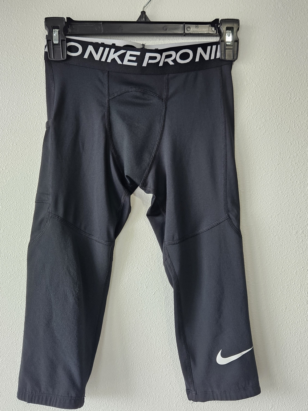 Nike Pro Kids Black Compression Capri Leggings with White Swoosh Size Medium